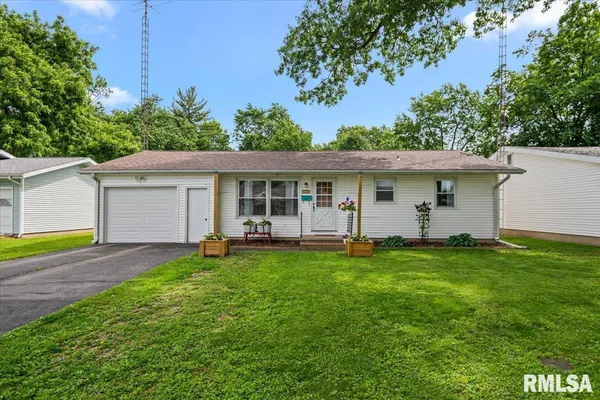 $105,000 | 216 North Oak Street, Nokomis, IL 62075