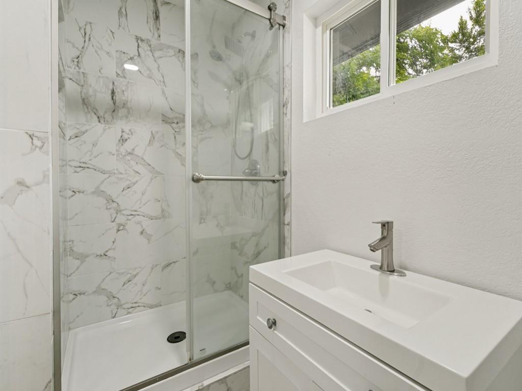 429 Harmon Road Hurst, TX 76053 - Photo 13 of 17