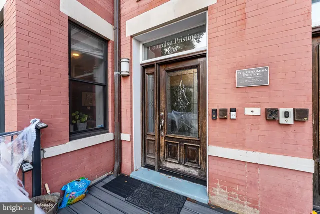 a view of an outdoor space of the house