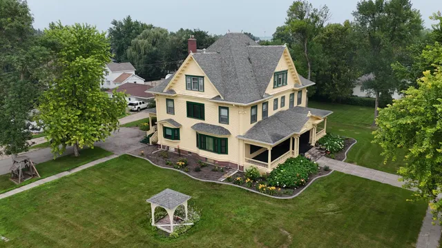 $749,900 | 312 10th Avenue North, Casselton, ND 58012