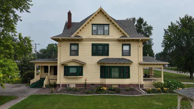 $749,900 | 312 10th Avenue North, Casselton, ND 58012