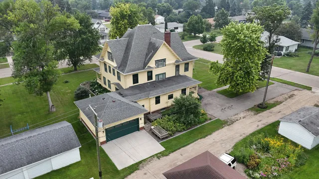 $749,900 | 312 10th Avenue North, Casselton, ND 58012