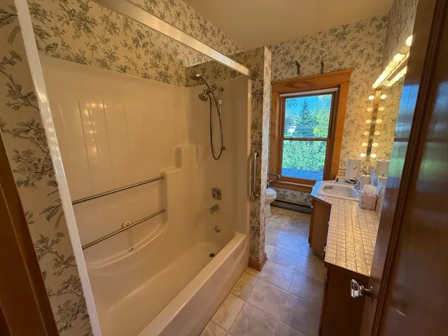 $749,900 | 312 10th Avenue North, Casselton, ND 58012