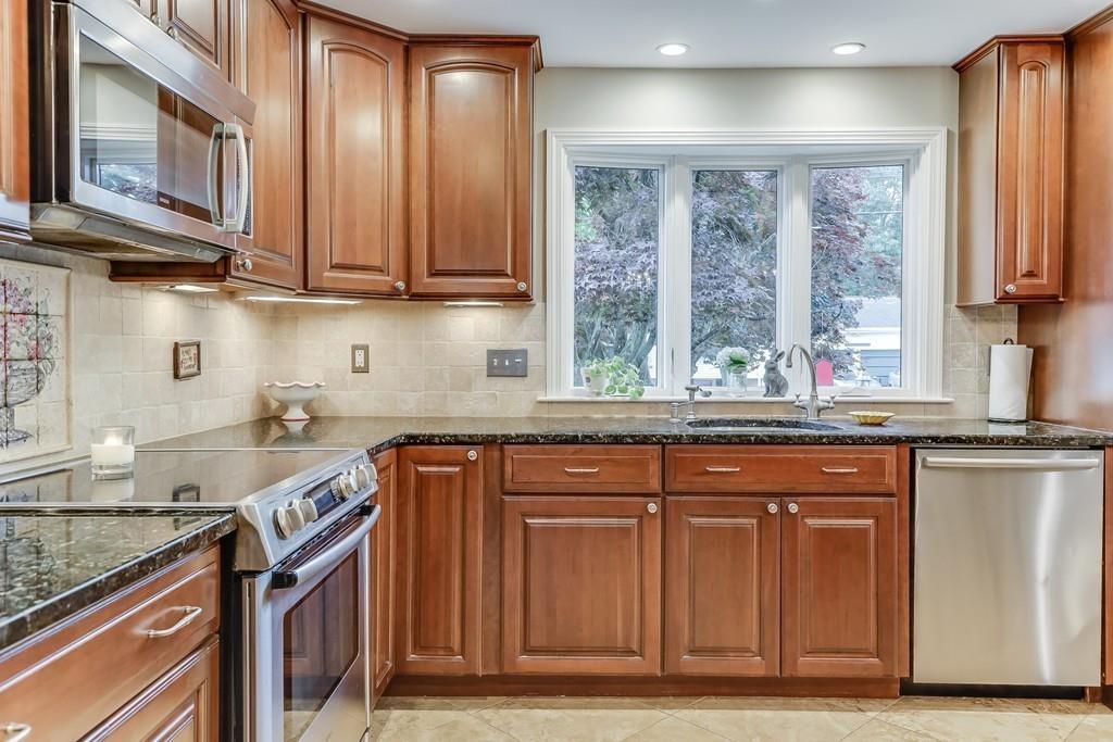 38 Robbie Road Braintree, MA 02184 - Photo 6 of 41 Gallery Image 6