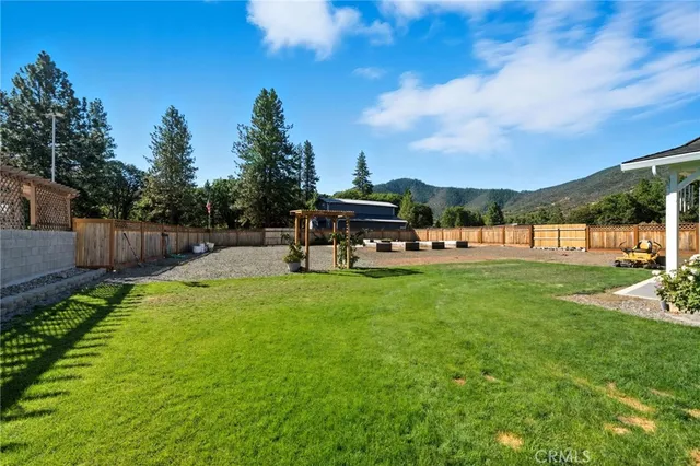 $1,475,000 | 1121 Oak Valley Drive, Yreka, CA 96097