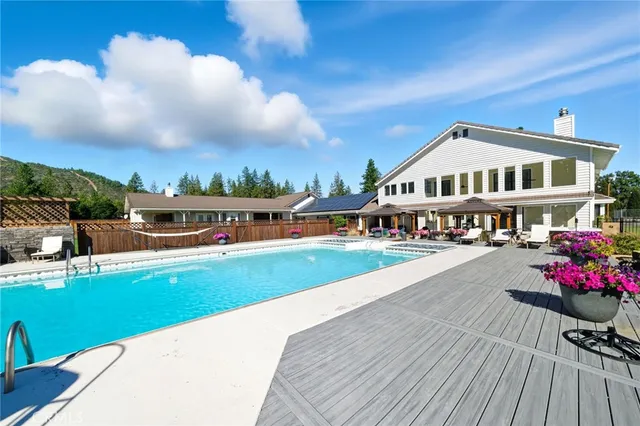 $1,475,000 | 1121 Oak Valley Drive, Yreka, CA 96097