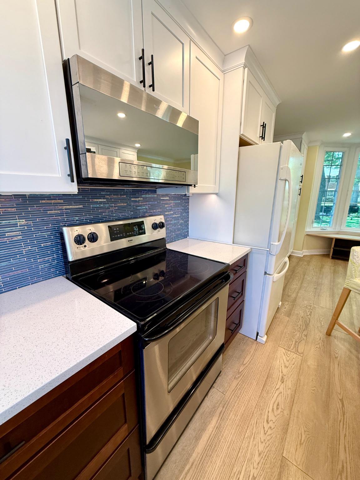 418 East Country Club Lane Wallingford, PA 19086 - Photo 21 of 59 Electric stove