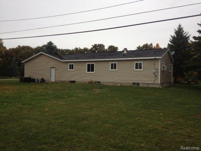 2901 Middle Road Highland, MI 48357 - Photo 2 of 6 Backside 1.JPG