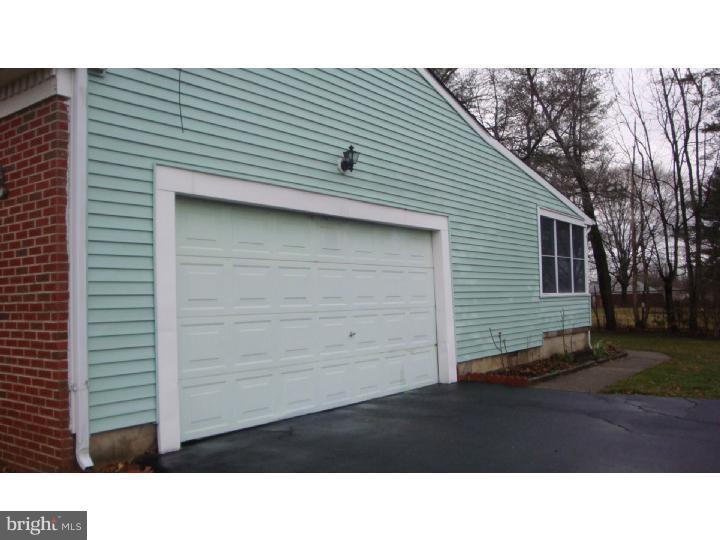 509 Wellfleet Road Cinnaminson, NJ 08077 - Photo 4 of 24 Garage