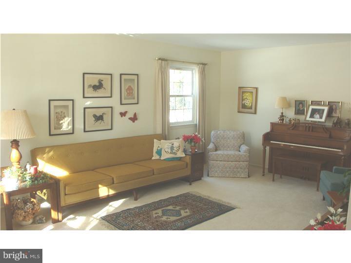 509 Wellfleet Road Cinnaminson, NJ 08077 - Photo 8 of 24 Living Room