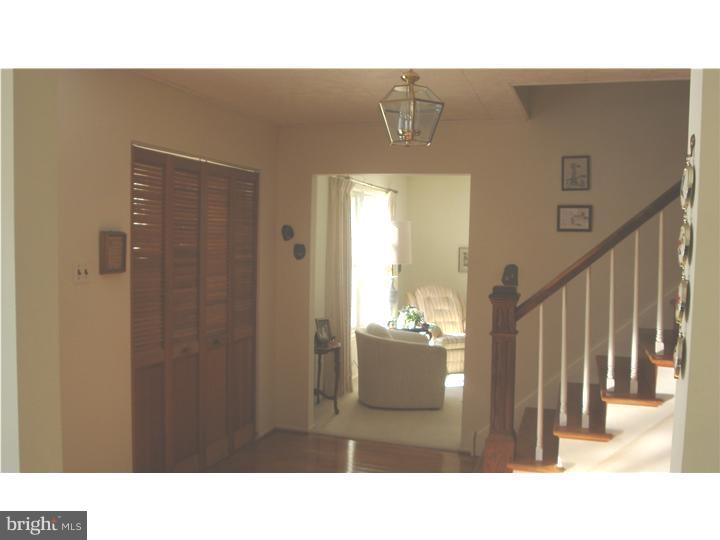 509 Wellfleet Road Cinnaminson, NJ 08077 - Photo 9 of 24 Foyer