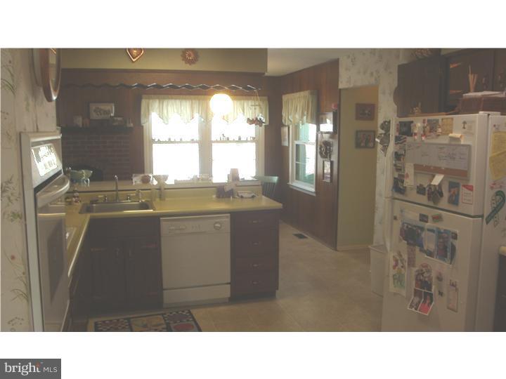 509 Wellfleet Road Cinnaminson, NJ 08077 - Photo 10 of 24 Foyer