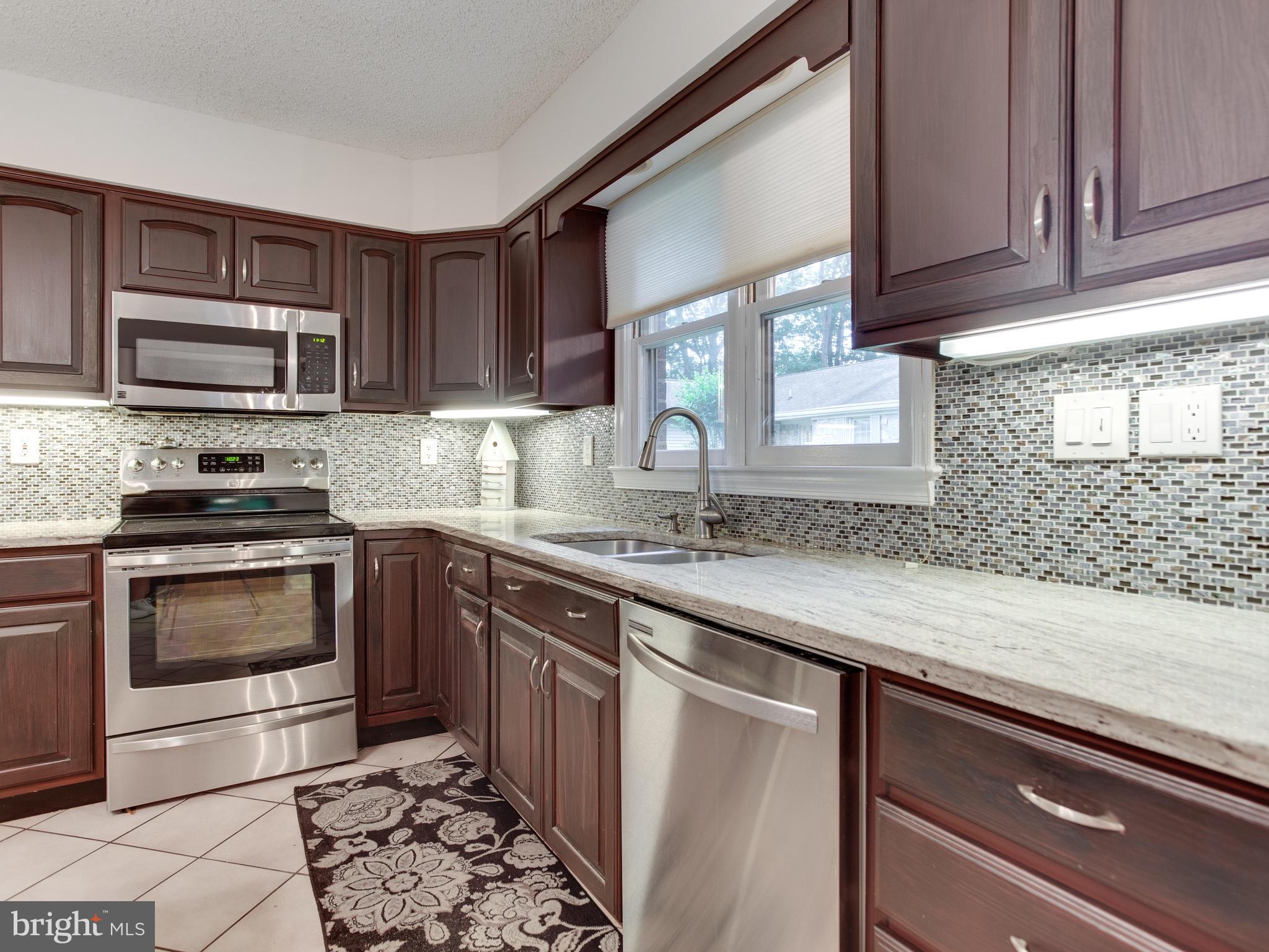 2583 Golfers Ridge Road Annapolis, MD 21401 - Photo 11 of 29 Kitchen