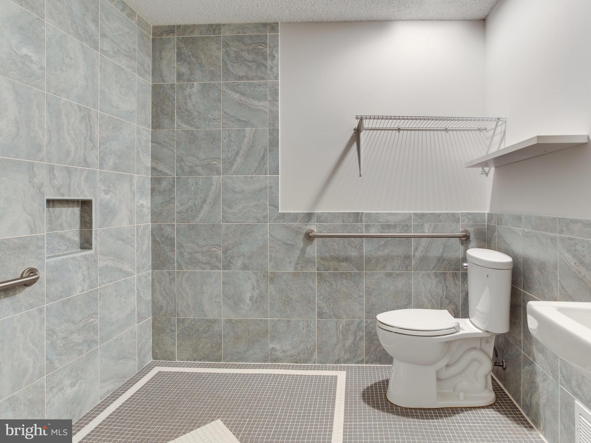 2583 Golfers Ridge Road Annapolis, MD 21401 - Photo 24 of 29 Bathroom