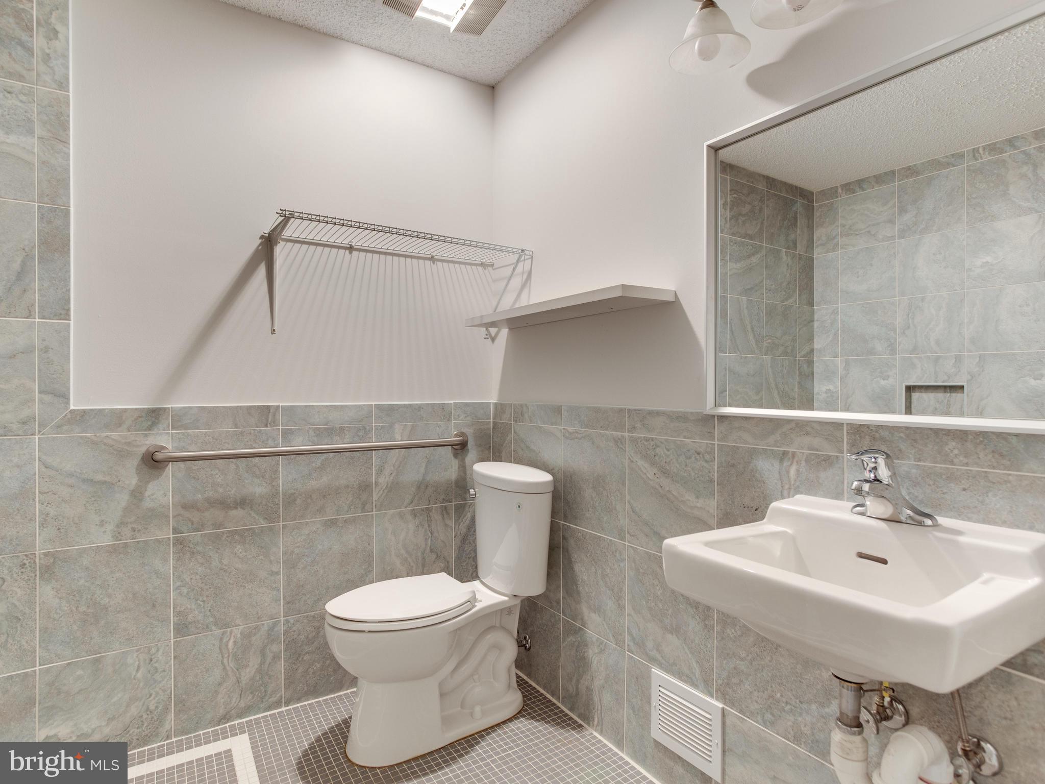 2583 Golfers Ridge Road Annapolis, MD 21401 - Photo 25 of 29 Bathroom
