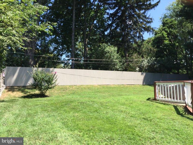 Fenced Rear Yard