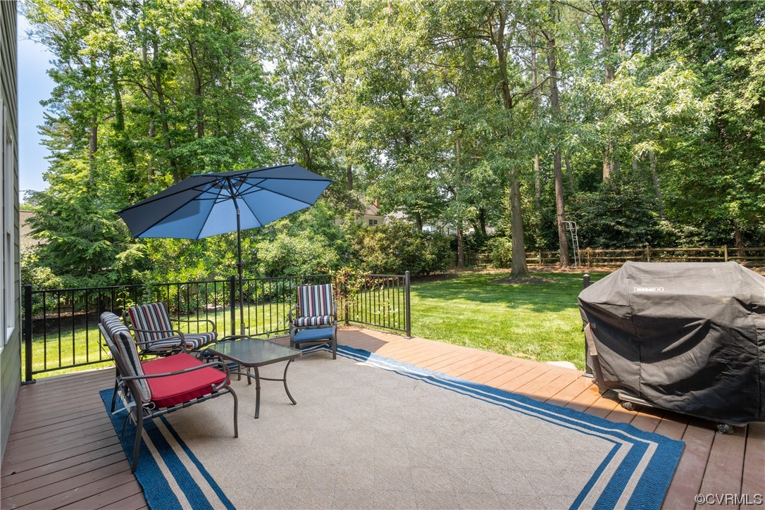 346 Ziontown Road Henrico, VA 23229 - Photo 35 of 37 an outdoor sitting area with furniture and umbrella