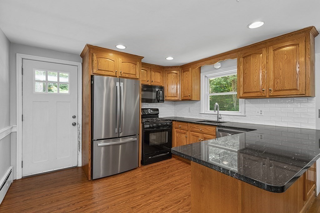 4 Cross Street Foxboro, MA 02035 - Photo 5 of 31