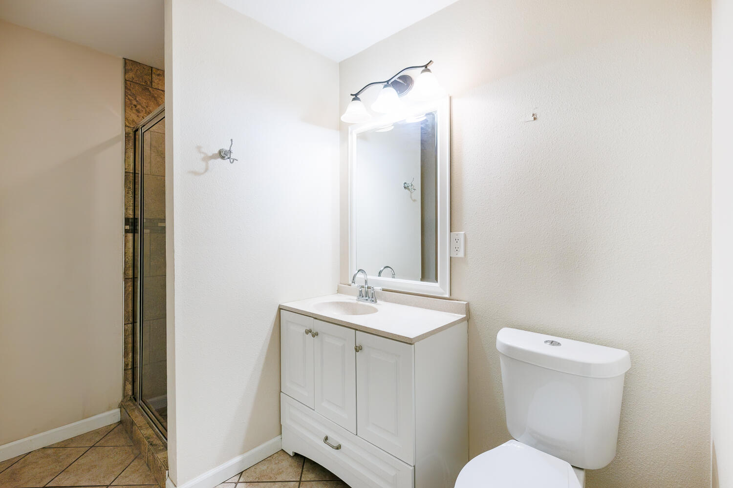211 Chestnut Street Idalou, TX 79329 - Photo 19 of 31 a bathroom with a toilet sink and mirror