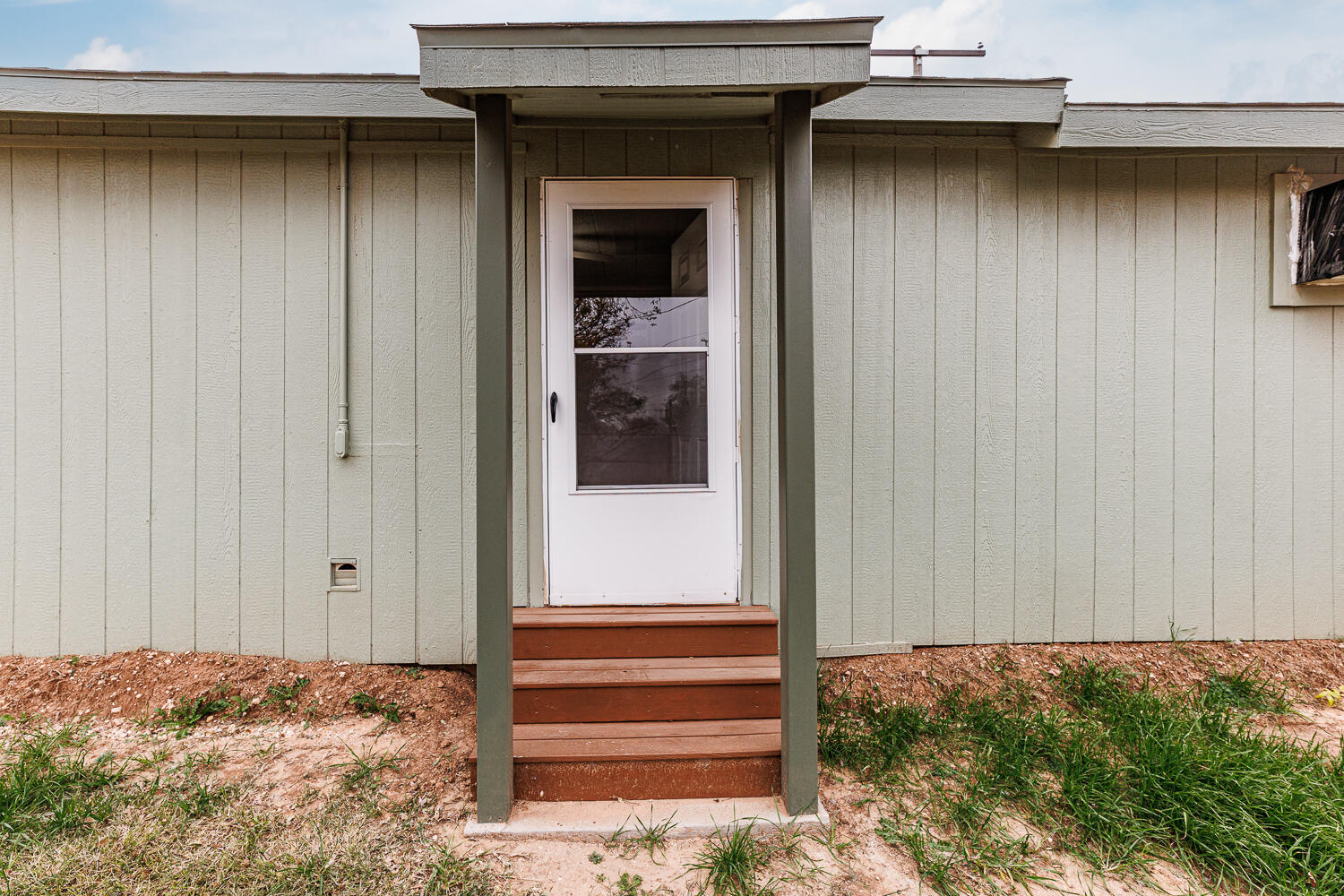 211 Chestnut Street Idalou, TX 79329 - Photo 29 of 31 a view of entryway with kitchen area