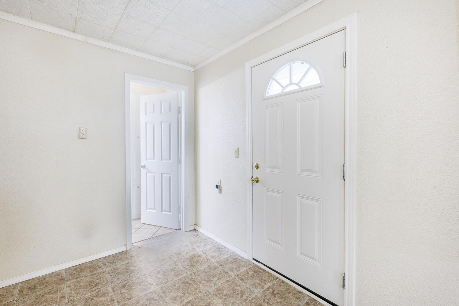 211 Chestnut Street Idalou, TX 79329 - Photo 9 of 31 a view of an empty room