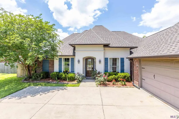 $358,000 | 7335 Oakview Drive, Zachary, LA 70791