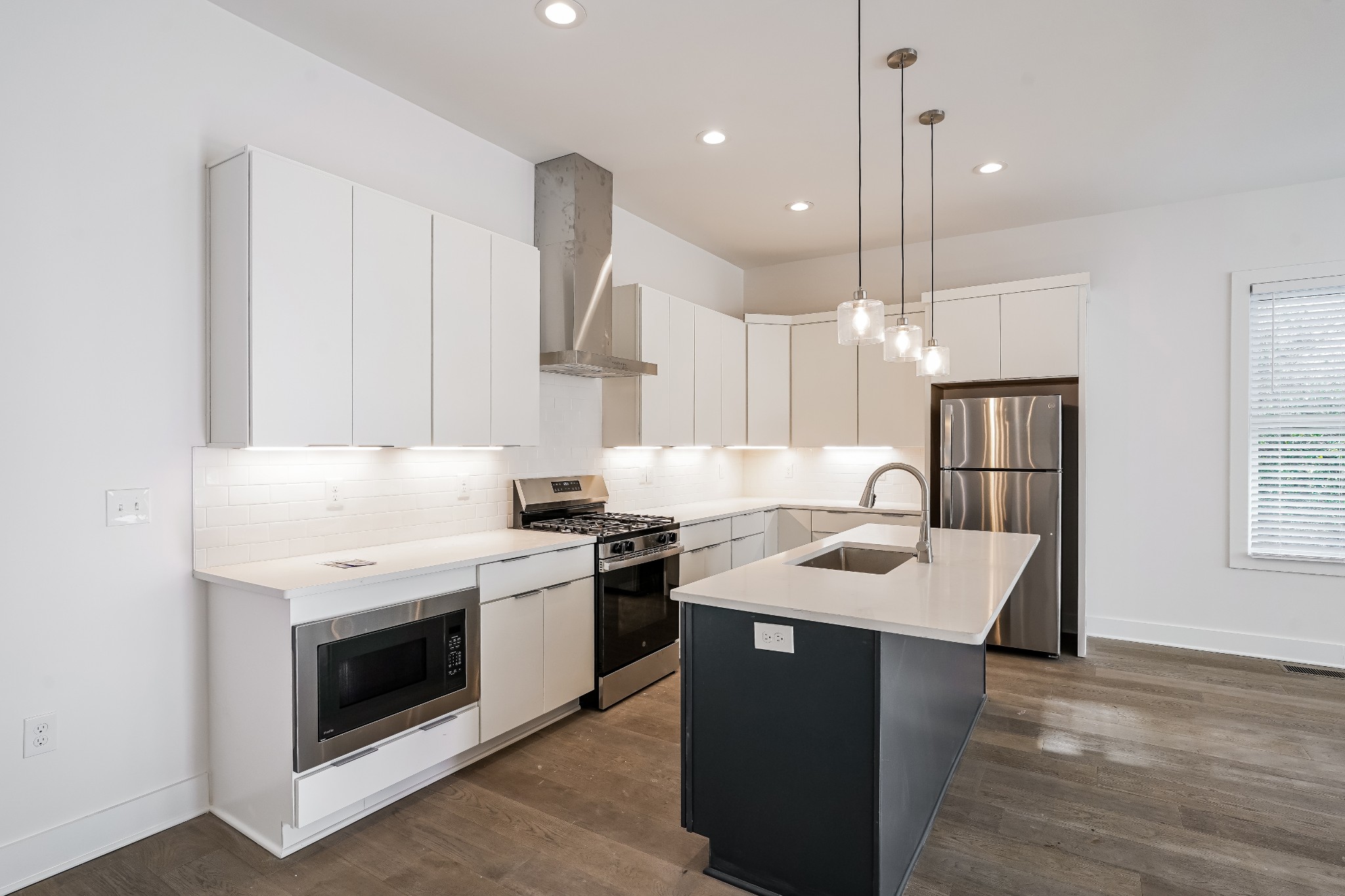922 Crescent Hill Road, Unit B Nashville, TN 37206 - Photo 6 of 17 a kitchen with a stove sink and a refrigerator