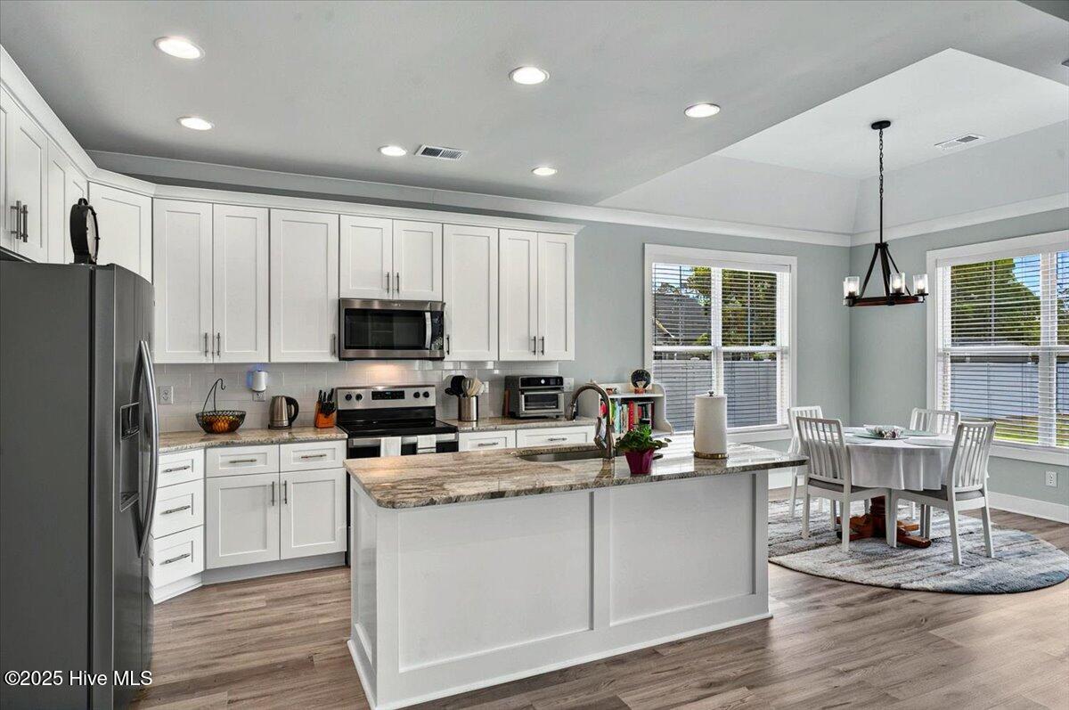550 Barber Road Southport, NC 28461 - Photo 11 of 64 Gorgeous Kitchen