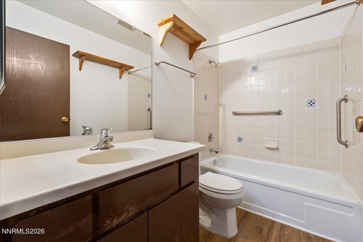 1000 Beck Drive, Unit 375 Reno, NV 89509 - Photo 9 of 28 09-Bathroom