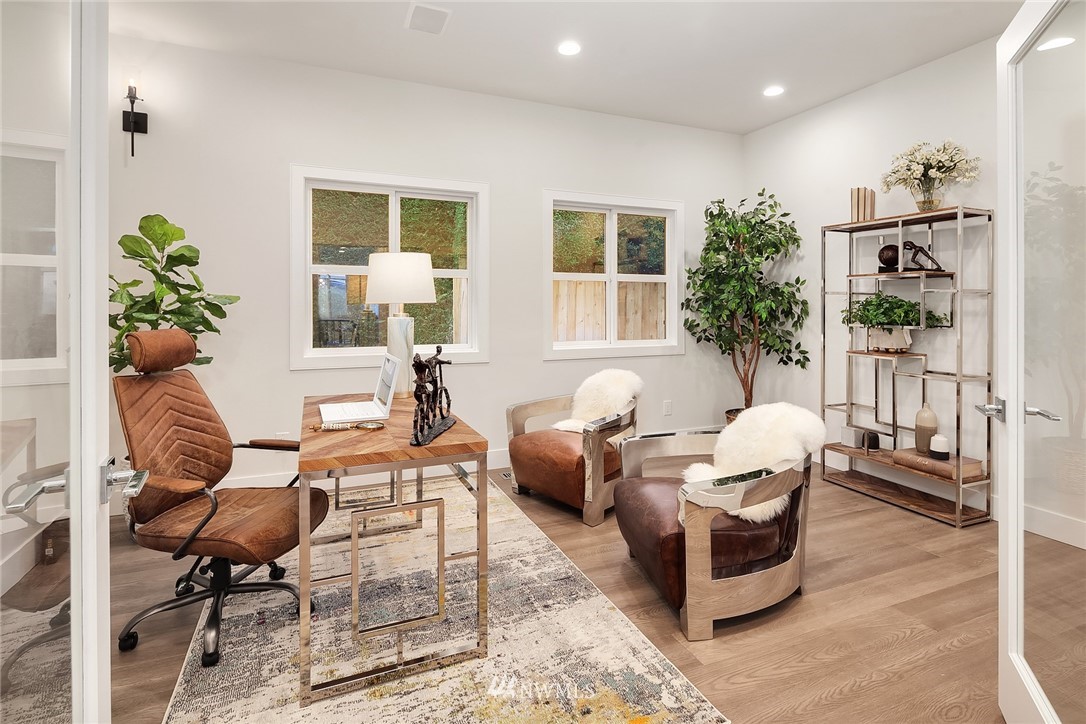 8431 Ridge Road Medina, WA 98039 - Photo 17 of 40 a living room with furniture and a potted plant