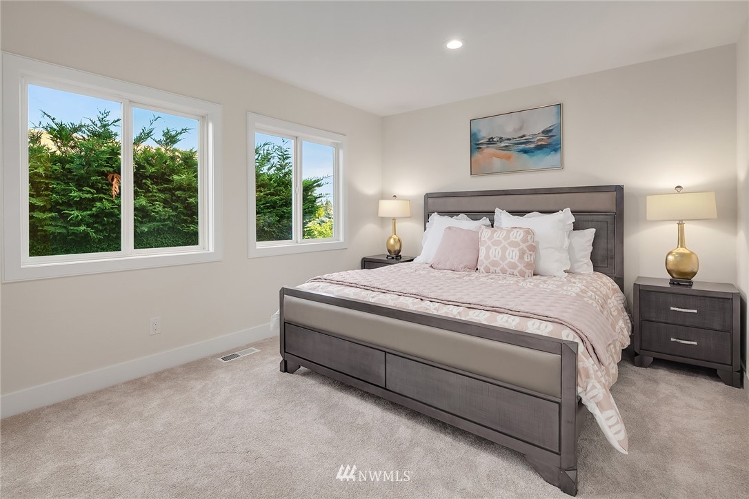 8431 Ridge Road Medina, WA 98039 - Photo 27 of 40 a bedroom with a bed and a painting on the wall