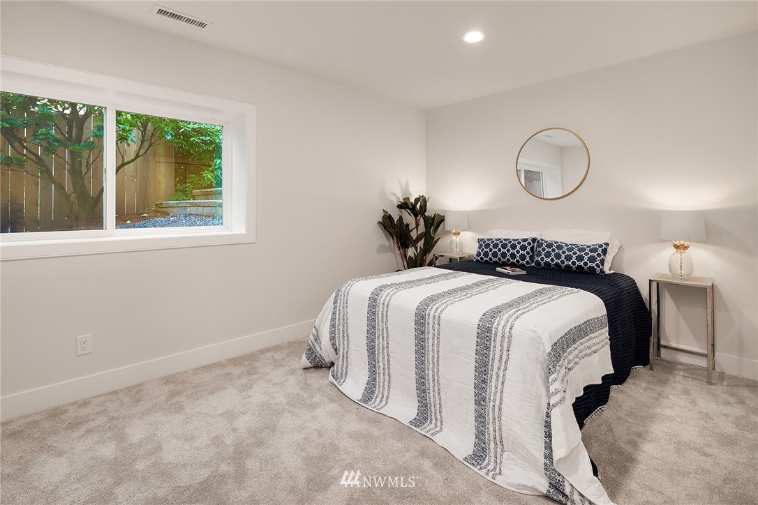 8431 Ridge Road Medina, WA 98039 - Photo 33 of 40 a bedroom with a bed and a window