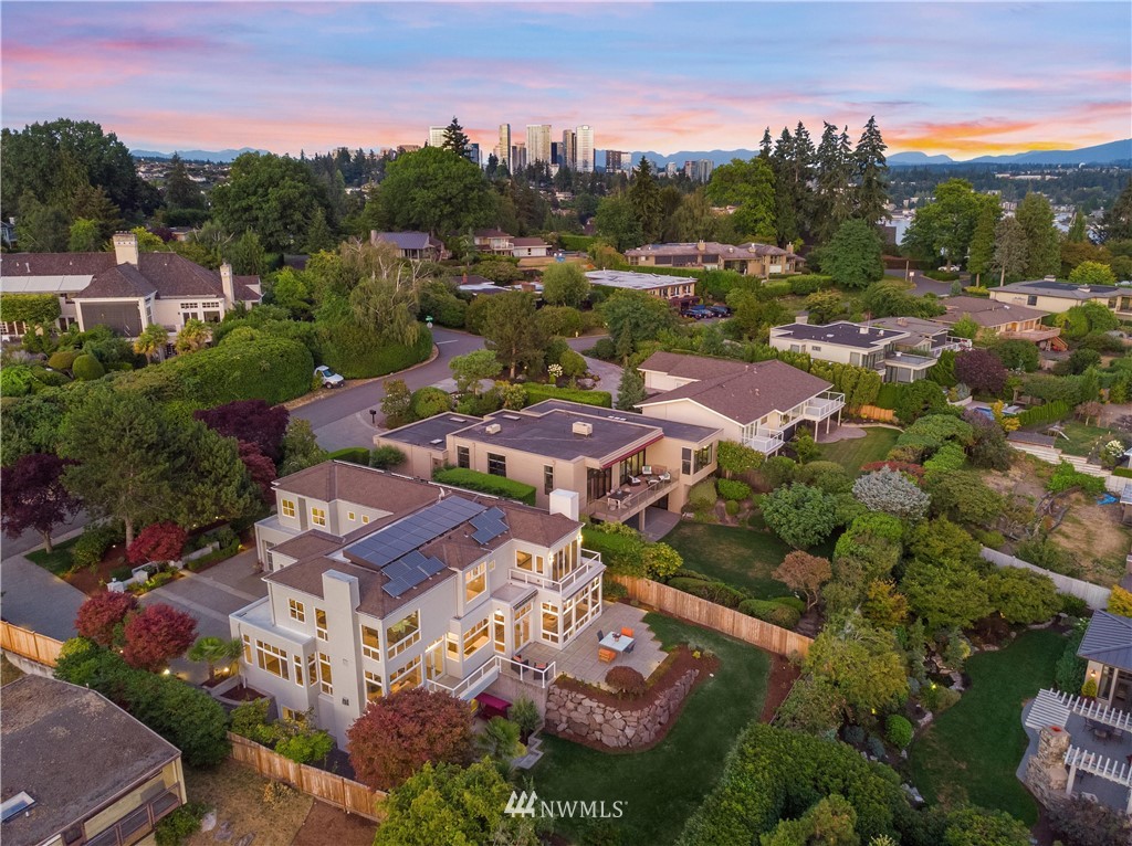 8431 Ridge Road Medina, WA 98039 - Photo 40 of 40 a view of a city