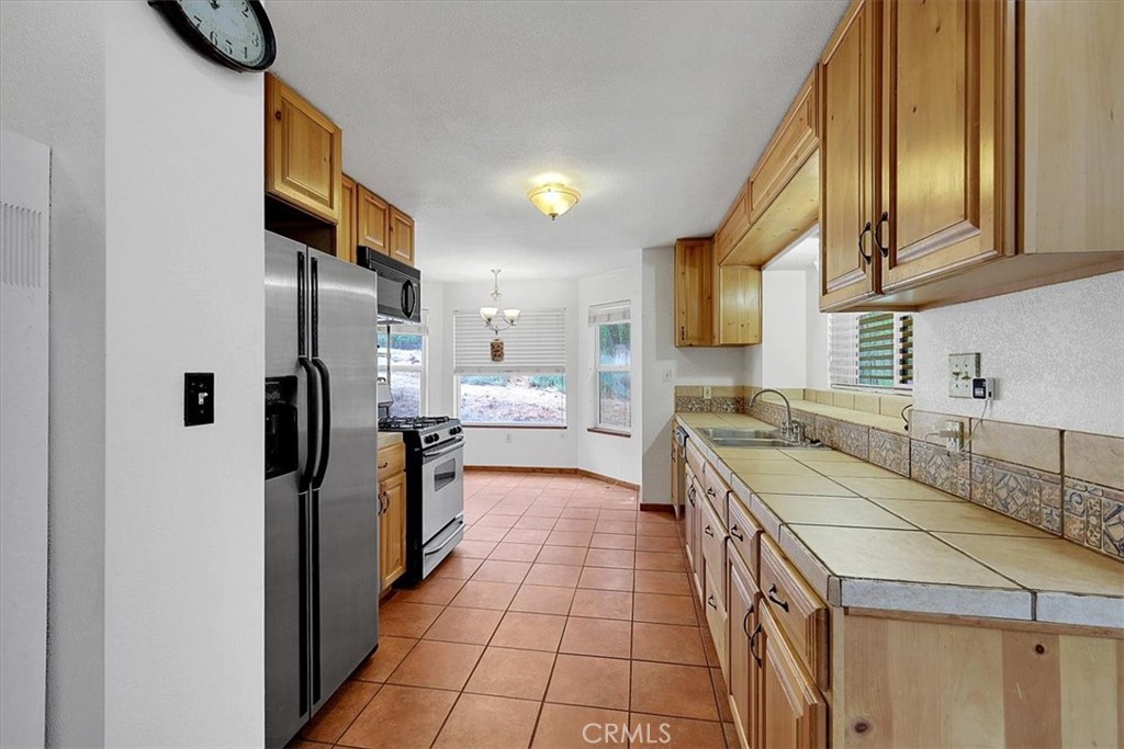 13233 Dixon Hill Road Oregon House, CA 95962 - Photo 21 of 60 a kitchen with stainless steel appliances granite countertop a refrigerator and a sink