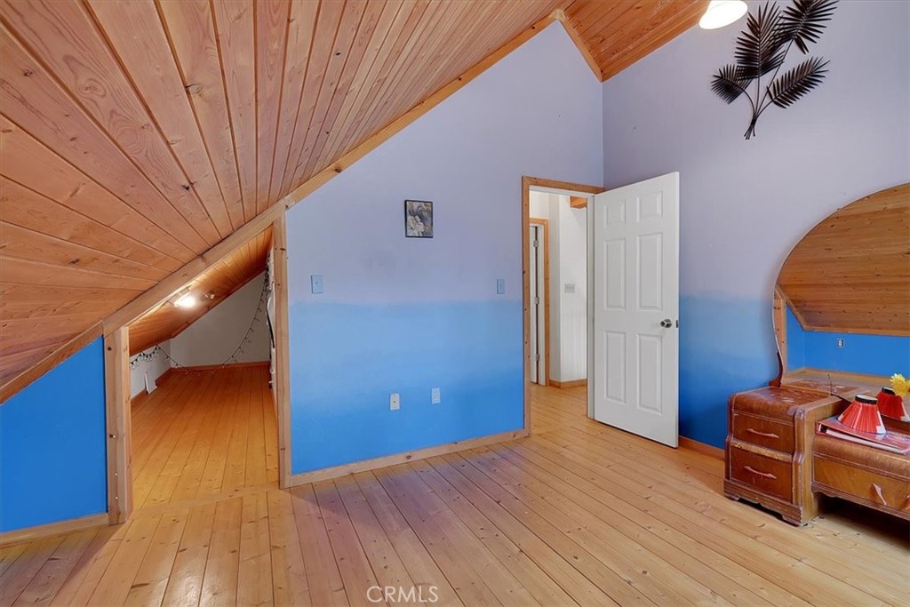 13233 Dixon Hill Road Oregon House, CA 95962 - Photo 33 of 60 a view of a livingroom with wooden floor