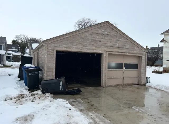 $209,900 | 402 West 14th Avenue, Oshkosh, WI 54902