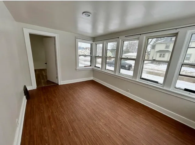 $209,900 | 402 West 14th Avenue, Oshkosh, WI 54902