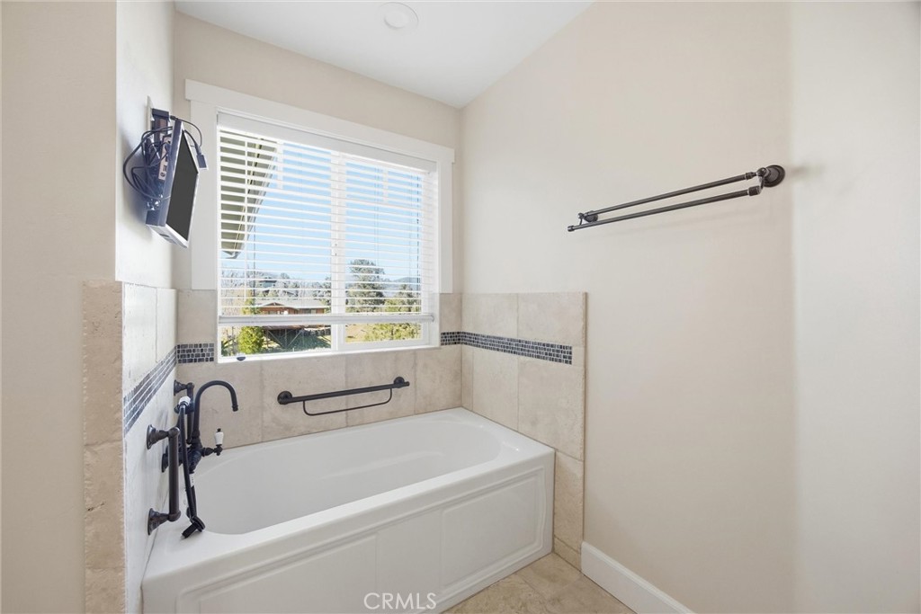 9401 Whispering Pines Road Frazier Park, CA 93225 - Photo 21 of 49 a bathroom with a bathtub and a window