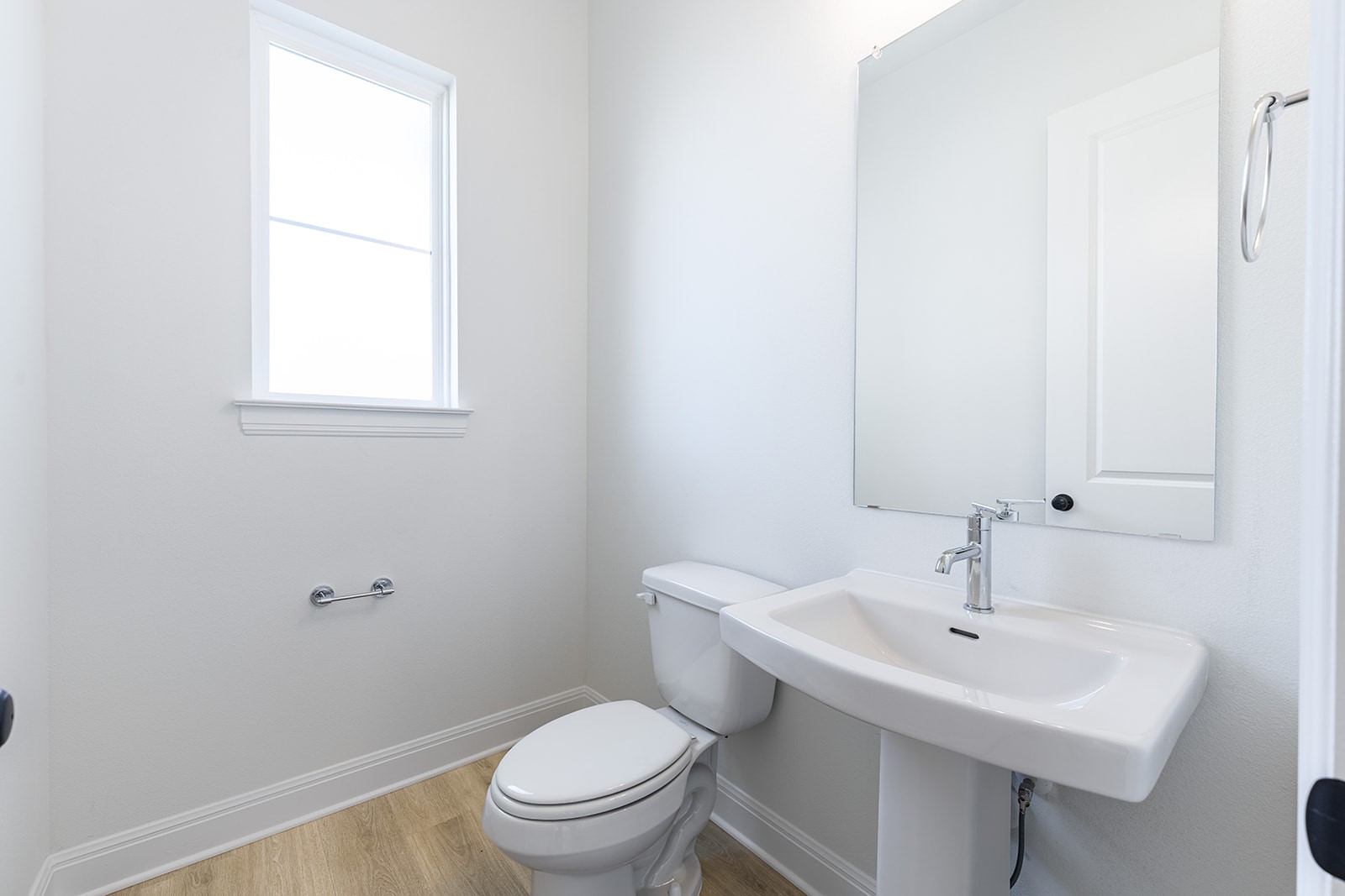 304 Barnstorm Lane Georgetown, TX 78633 - Photo 33 of 40 a bathroom with a sink toilet and a mirror