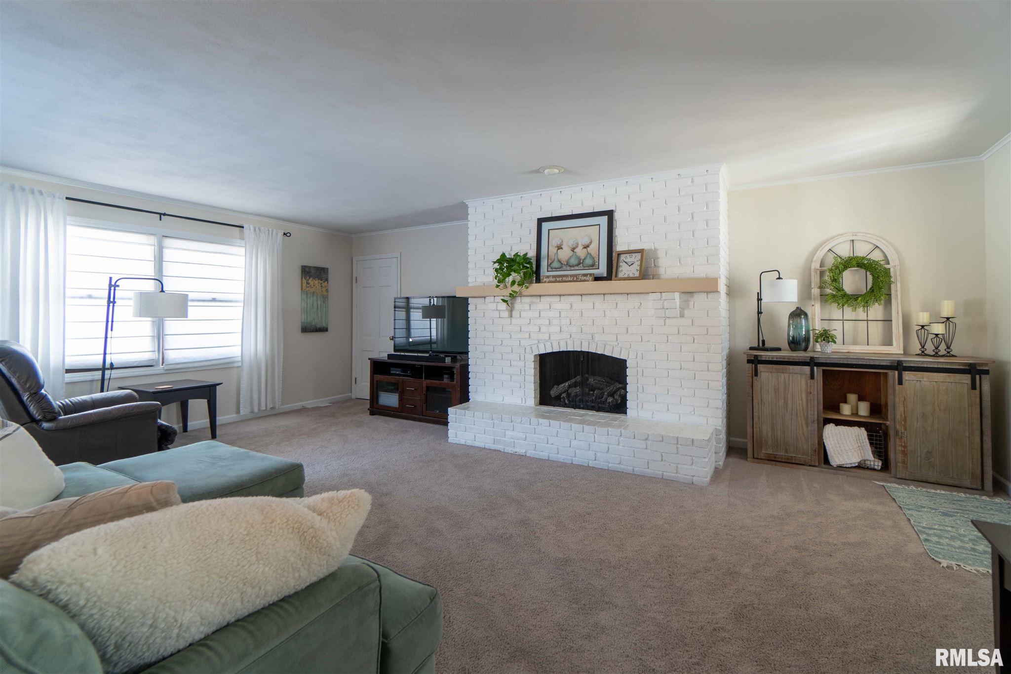 6302 North Post Oak Road Peoria, IL 61615 - Photo 4 of 43 Gallery Image 4