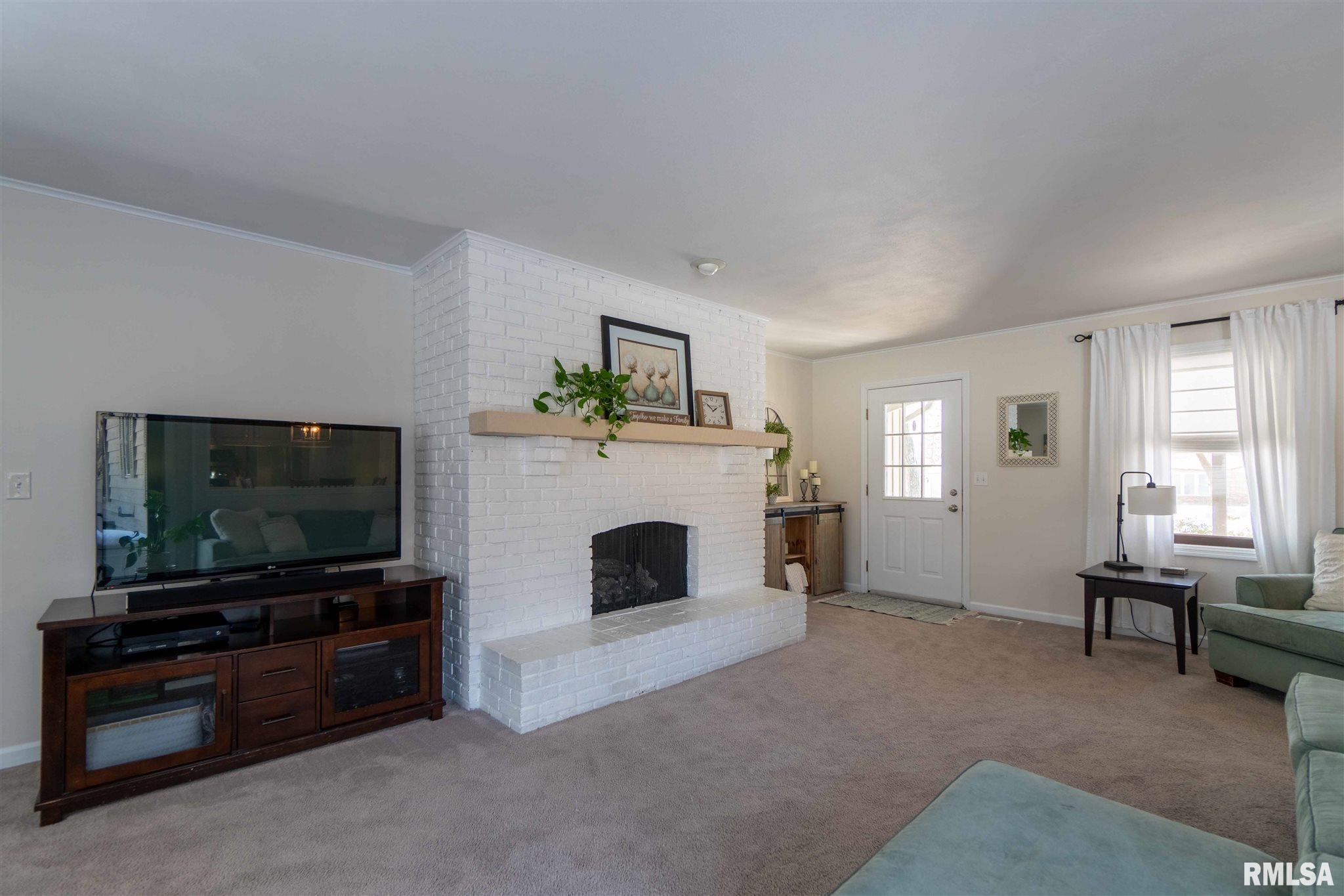 6302 North Post Oak Road Peoria, IL 61615 - Photo 5 of 43 Gallery Image 5