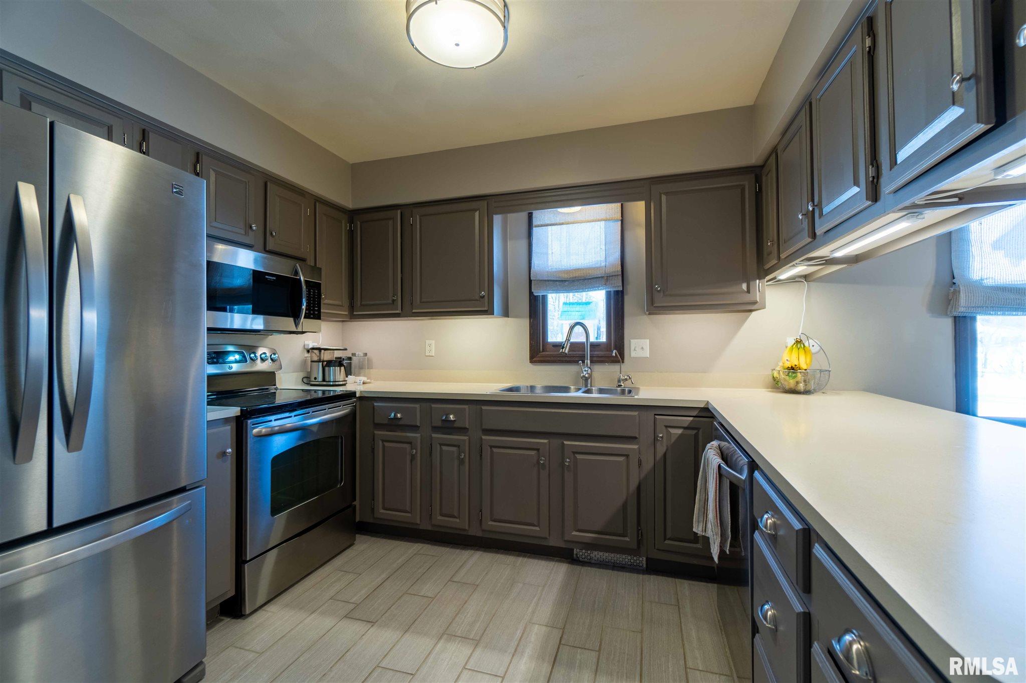 6302 North Post Oak Road Peoria, IL 61615 - Photo 9 of 43 Gallery Image 9