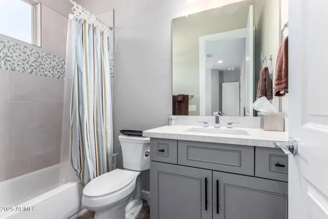 a en suite bathroom with a double vanity sink and a mirror