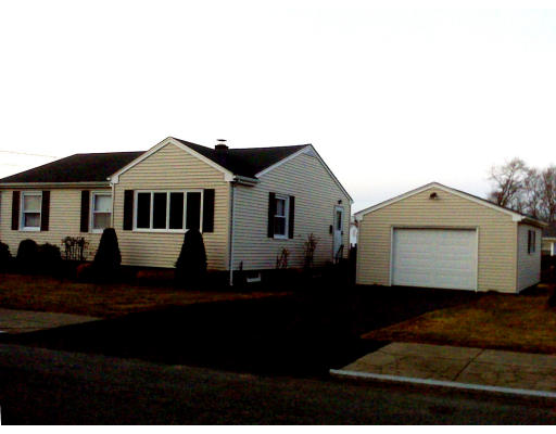 326 Bullock Street Fall River, MA 02720 - Photo 2 of 27 Gallery Image 2