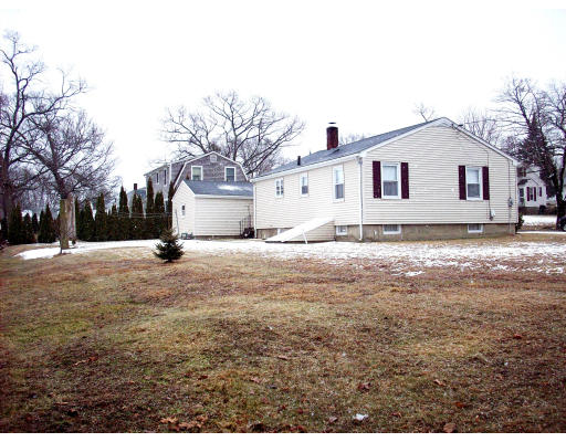 326 Bullock Street Fall River, MA 02720 - Photo 4 of 27 Gallery Image 4