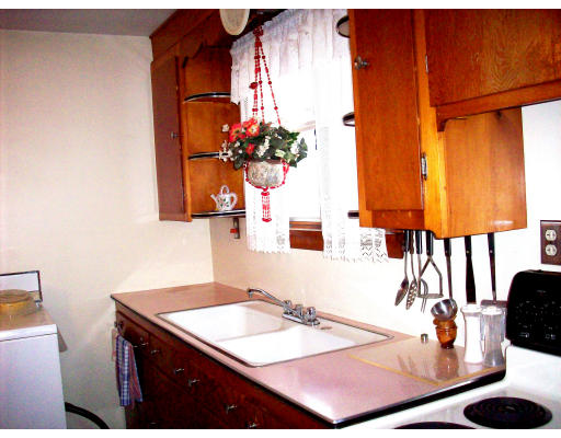 326 Bullock Street Fall River, MA 02720 - Photo 10 of 27 Gallery Image 10