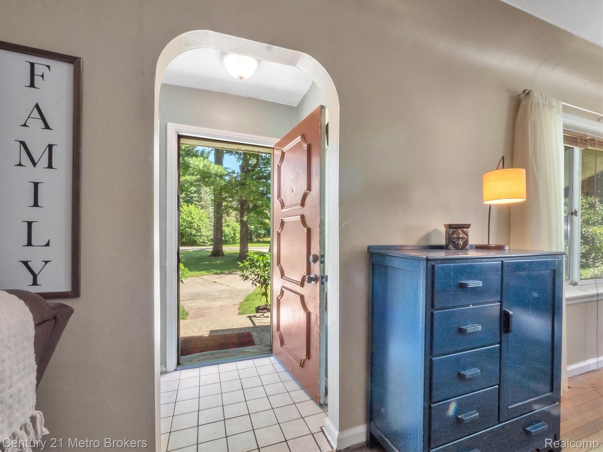 4421 North Center Road Flint, MI 48506 - Photo 6 of 39 06-4421 North Center-Windowstill Real Estate Photography-6.jpg