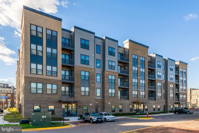 $2,850 | 21731 Dovekie Terrace, Unit 307, Ashburn, VA 20147