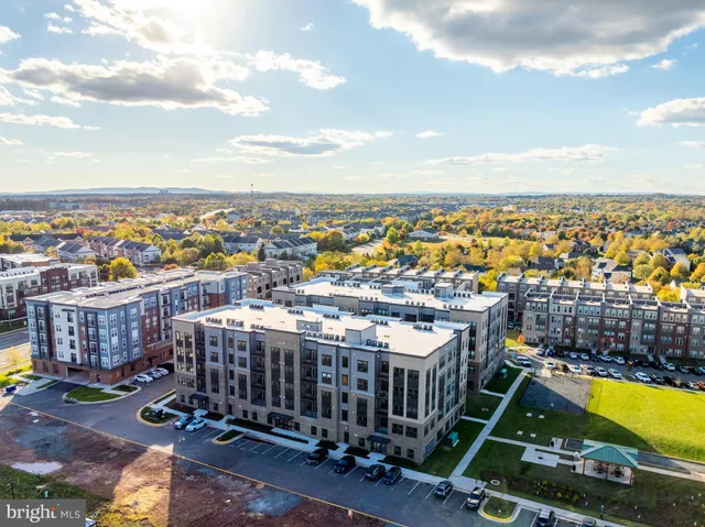 $2,850 | 21731 Dovekie Terrace, Unit 307, Ashburn, VA 20147