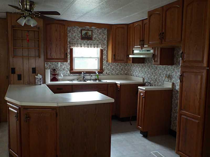 425 Mahood Road Butler, PA 16001 - Photo 5 of 22 Kitchen.